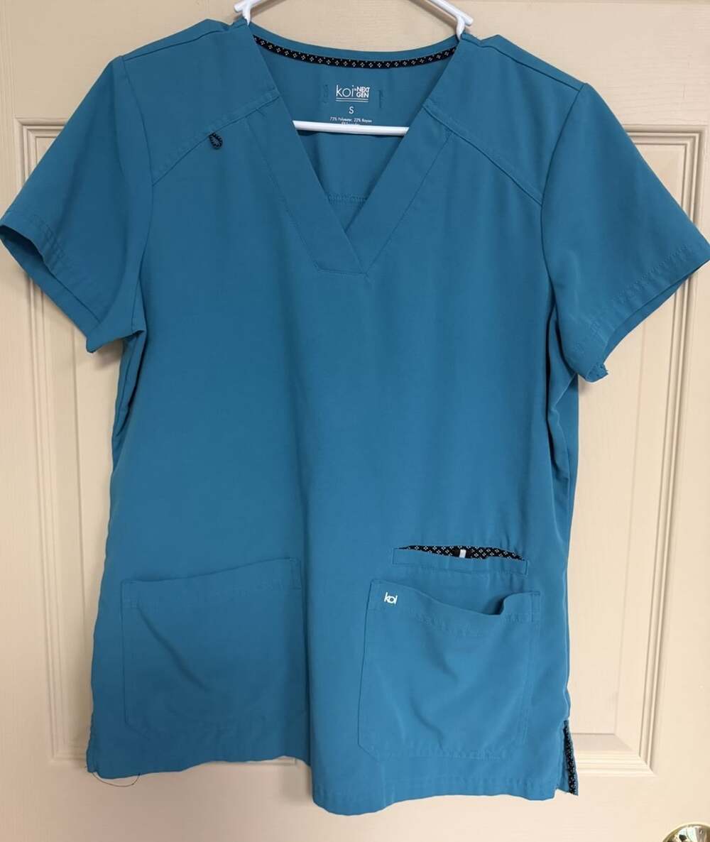 Koi Next Gen Scrub Top Womens Size Small Teal Blue V-Neck Short Sleeve 3 Pocket